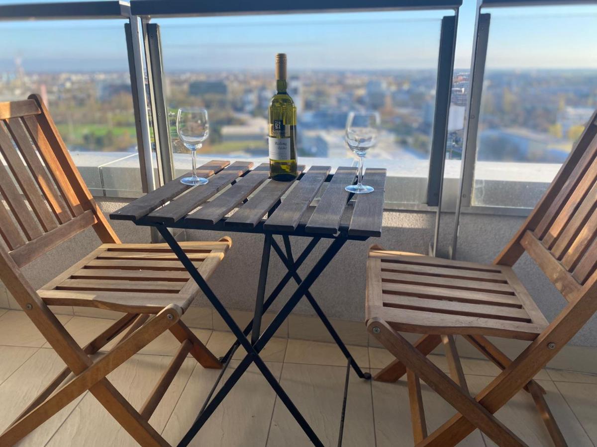 Ferienwohnung Fantastic View From The 20Th Floor Pressburg Exterior foto