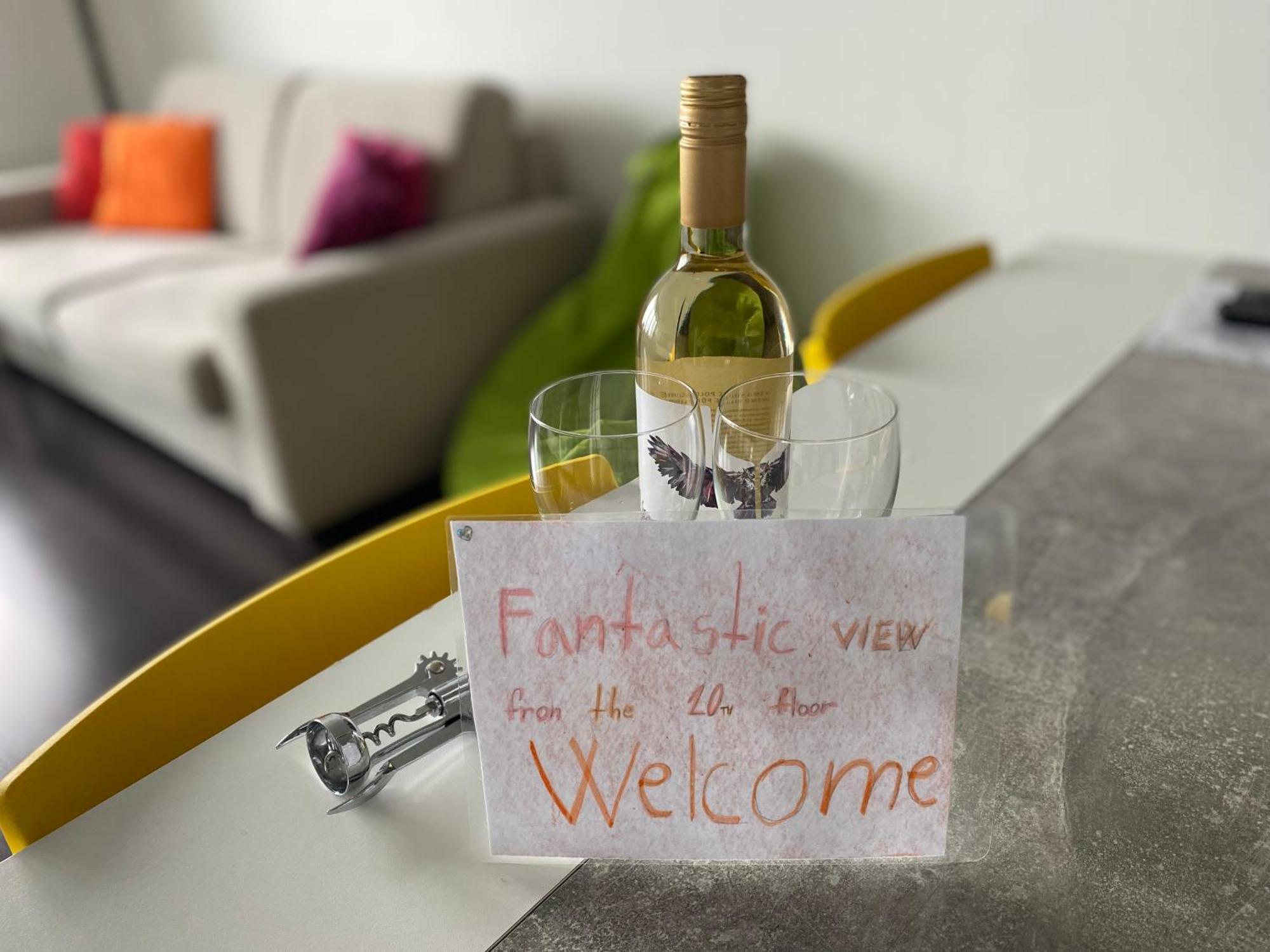 Ferienwohnung Fantastic View From The 20Th Floor Pressburg Exterior foto